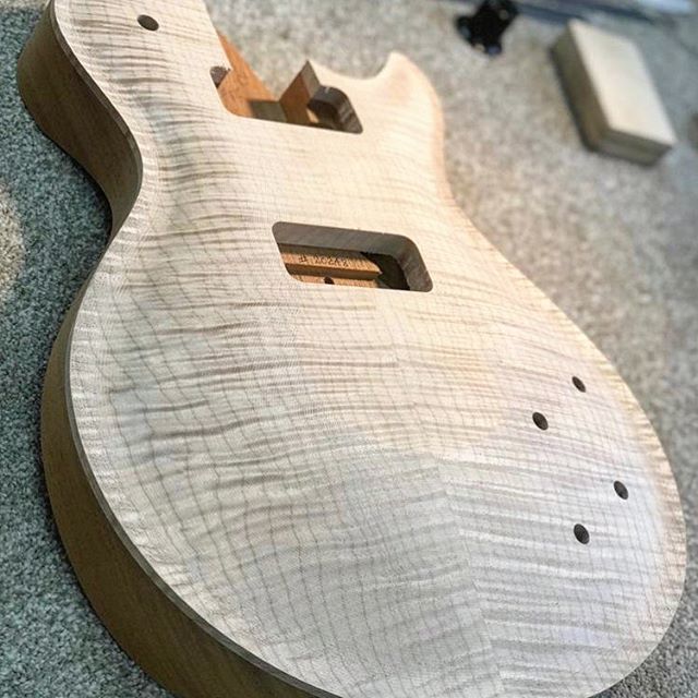 WorldGuitars's tweet photo. Just ordered another Patrick James Eggle Macon Singlecut this time with a Pair of P90’s in Very Faded ‘Chris Buck Burst’ Can’t wait to see this one! Check out this top! #itsahighendguitarthing #guitarsofinstagram #worldguitars #guitarporn #egglemacon #ma… https://t.co/timhzX85Vy https://t.co/7u1D9br0D4