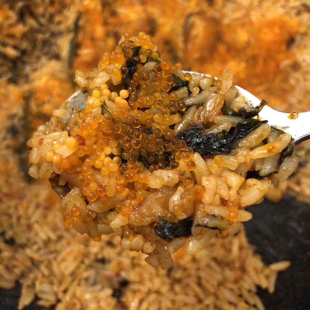 cookingbypat_'s tweet photo. อันนี้คือจุซัมยับ เป็นปลาหมึกกับหมูผัดซอสออกหวานเผ็ด คือนางคล้ายกับฮงซึจุกุมมิที่ไปกินที่เกาหลีเลยอะ รสชาติก็คล้ายแต่จะหวานกว่าเกาหลีนิดนึง มีข้าวผัดไข่ปลาฟรีเหมือนกันด้วยแต่ที่นี่ต้องกดแชร์ลงโซเชียลก่อนถึงได้กิน ลองดู อร่อยอยู่ @aroii #อร่อยนะรู้ยัง #อร่อยไปแดก #อร่อยบอกต่อ https://t.co/b4BEqa5cWQ