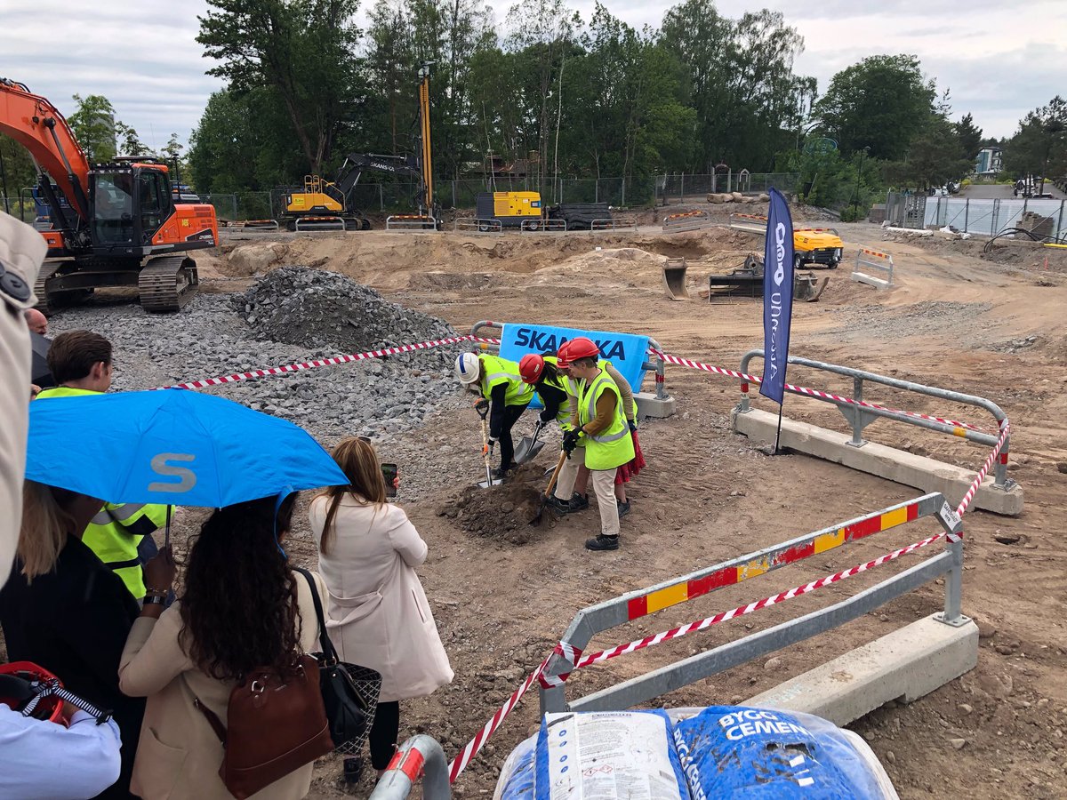 Idag hade vi första spadtag för vårt nästa mörkgröna projekt - äldreboendet Malten - ett av Stockholms allra grönaste hus där vi siktar på nollenergibalans genom ett klimatsmart hus och förnybar energi. #mörkgrönt