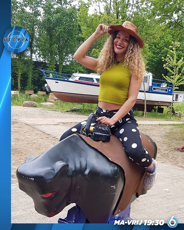UtopiaNL's tweet photo. Wie van jouw vrienden moet op 16 juni een ritje op deze rodeostier maken? 😋 #country #Utopia #markt #rodeostier #cowboy #UtopiaNL #linkinbio https://t.co/QLFe4RQ7bb https://t.co/pYWVTg2KNG