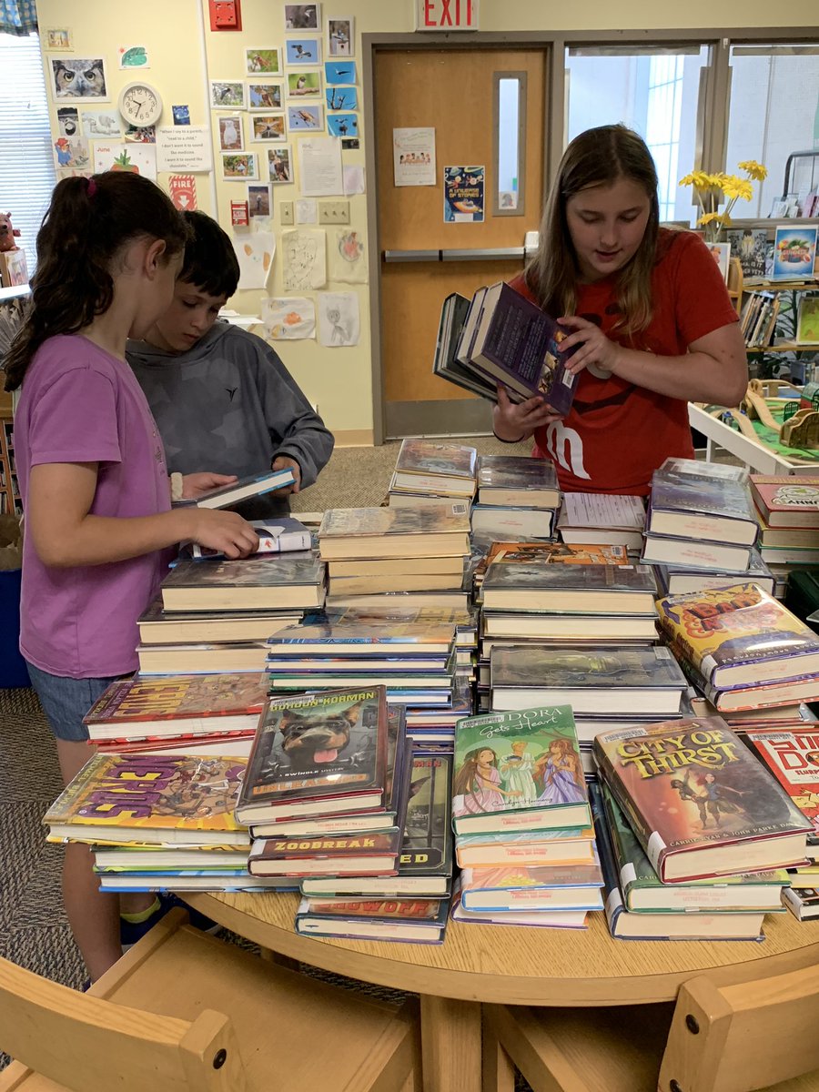 MrsLRaposa's tweet photo. 5th Graders are getting ready for summer reading and moving up the Teen Area! Thank you @ReubenHoar! https://t.co/s4cBKjKXjf