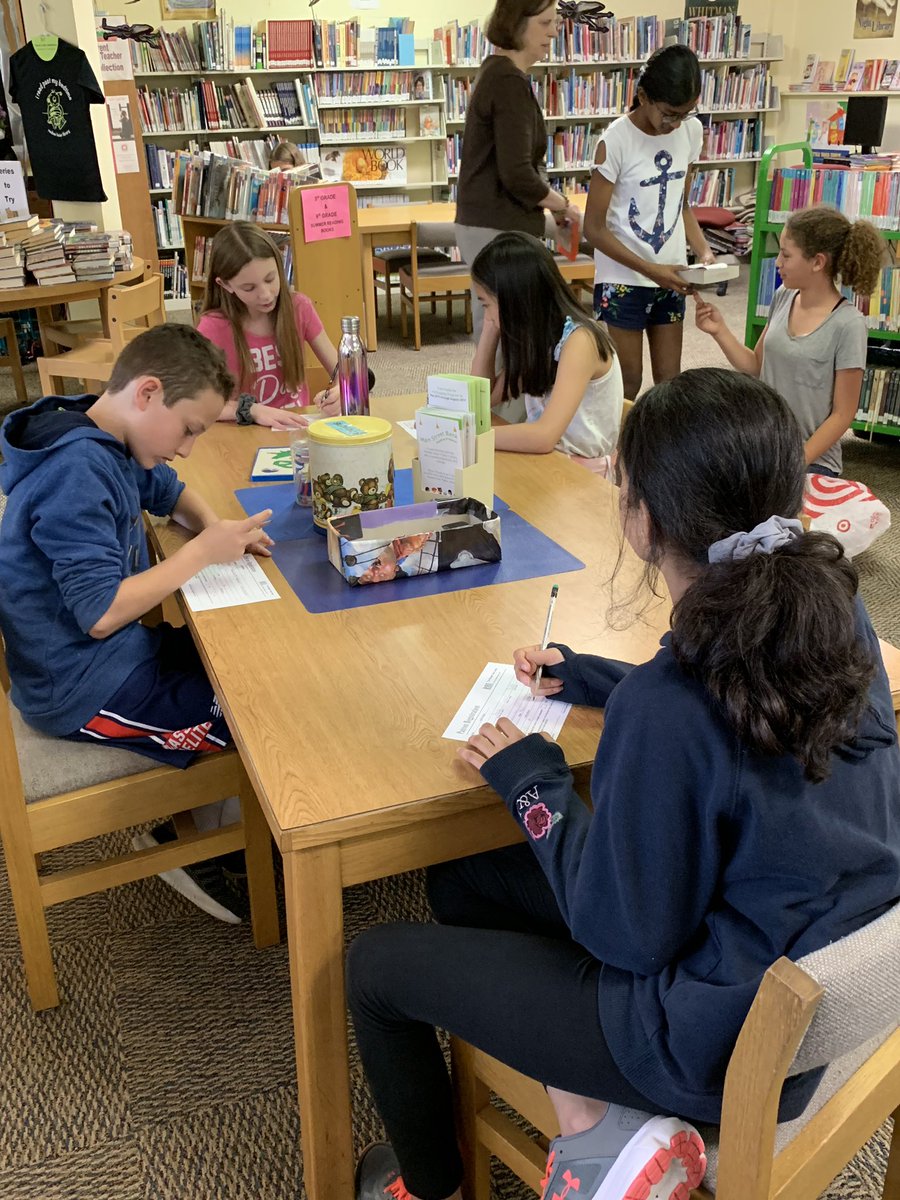 MrsLRaposa's tweet photo. 5th Graders are getting ready for summer reading and moving up the Teen Area! Thank you @ReubenHoar! https://t.co/s4cBKjKXjf