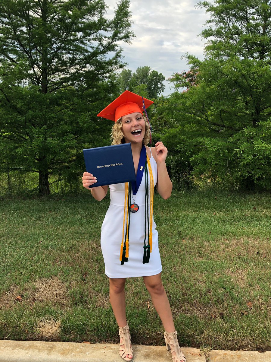 MakaylaUNCC's tweet image. High School Graduate 🎉 🎓