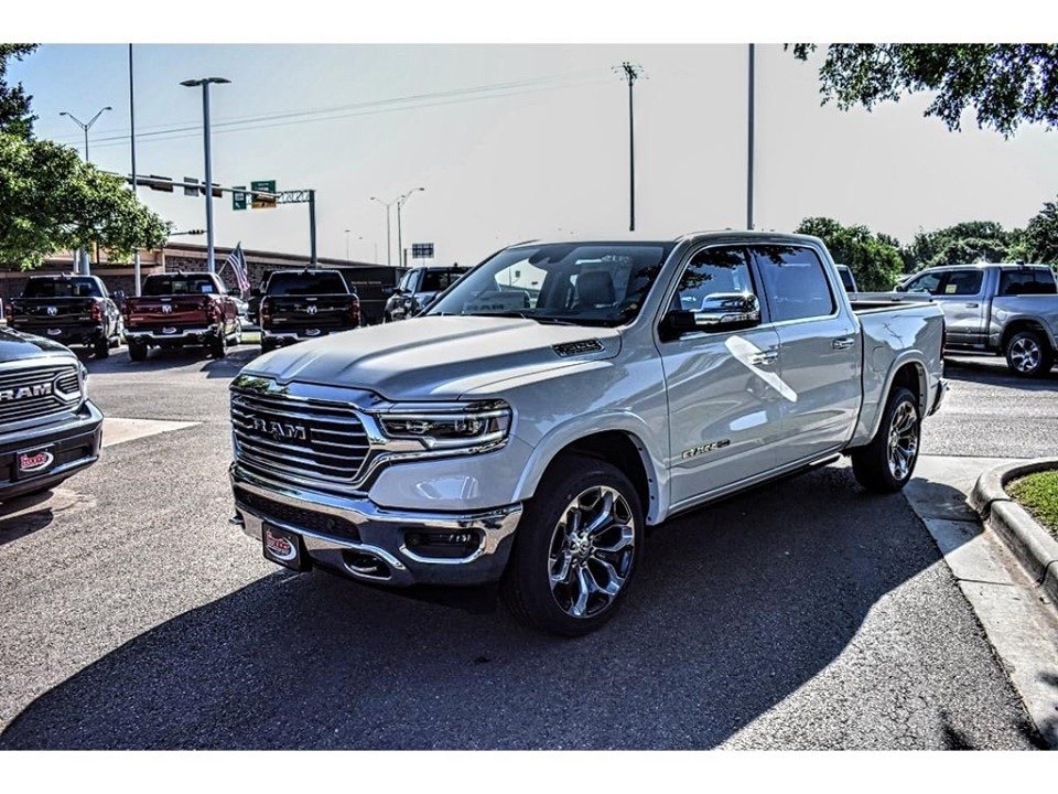 FrontierAuto's tweet image. Happy #TruckTuesday! Stop by #FrontierDodge in #Lubbock today to test drive this handsome 2019 #RAM 1500 #Laramie Longhorn 4X4! 
Click here to learn more: bit.ly/2FdUEgf