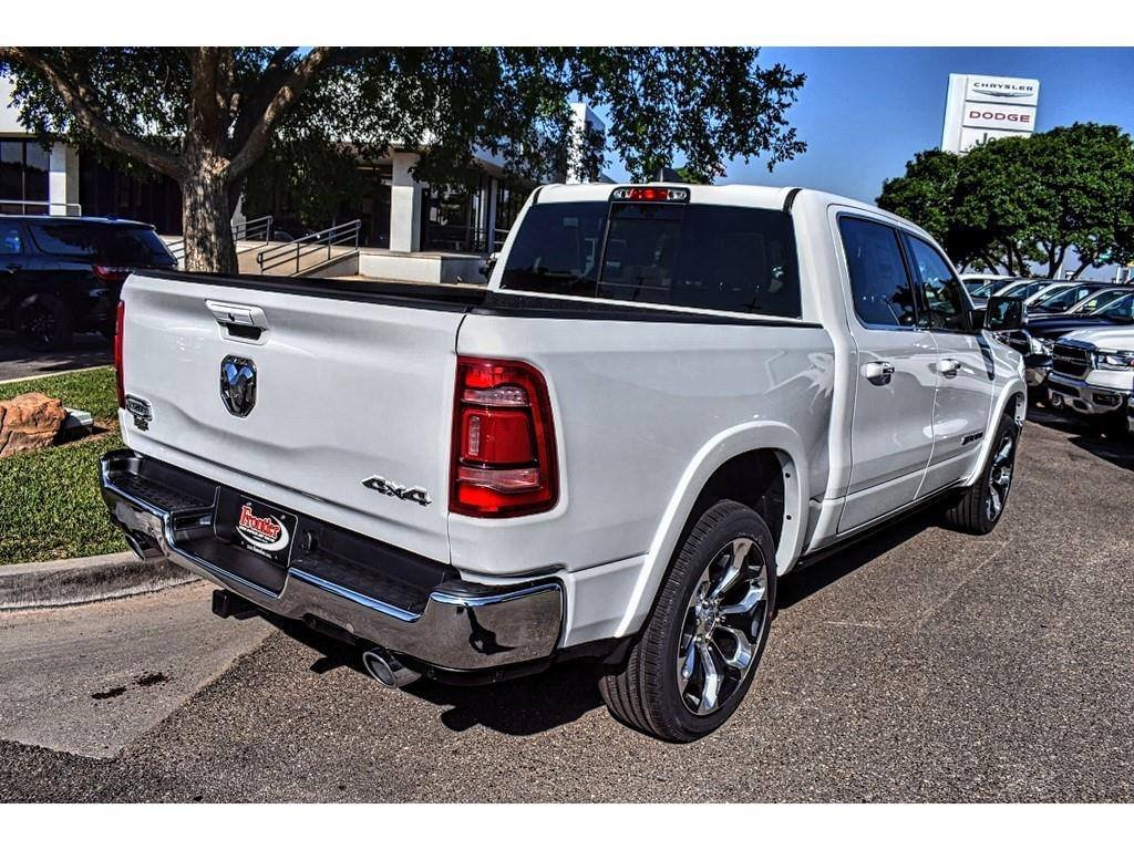 FrontierAuto's tweet image. Happy #TruckTuesday! Stop by #FrontierDodge in #Lubbock today to test drive this handsome 2019 #RAM 1500 #Laramie Longhorn 4X4! 
Click here to learn more: bit.ly/2FdUEgf