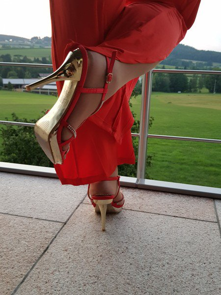 EliteDreamShop's tweet photo. ⚫️ @LadyMystery666 ⚫️
 
braucht ihre alten Heels nicht mehr
#Breathless #Red die 1.
 
▶️Gerne getragene Bling Bling Heels für die

💕 Duftlust 💕 

Ja 😇 sie können weg + sie will auch noch Geld dafür 😊

Wer ist also nicht nur Geldsklave sondern auch Sammler und Suchti ❓

Gr 40 https://t.co/aTQcmOX60z