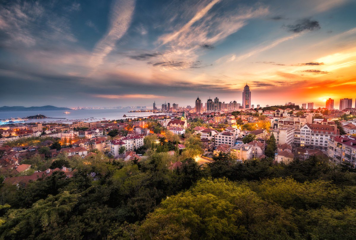 No amount of dark clouds can shield the eye-catching gold sunshine. Enjoy the picturesque Qingdao after rain.🌈 #VisitQingdao #qingdao #sun #faith #keepgoing #moveforward #betterfuture ... 💌