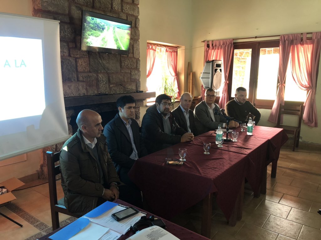 ssaf_catamarca's tweet photo. JATER Nogalero en Paclin, Capacitación de productores junto a SSecr Agric Familiar @FelipeCrespo45 Min Prod Daniel Zelarayán, Intendente Paclin Orlando Sabio, Ing J L Riedel reg Inta @AgroindustriaAR @hardiesanti @estebanjerez https://t.co/RWaejbdvfa