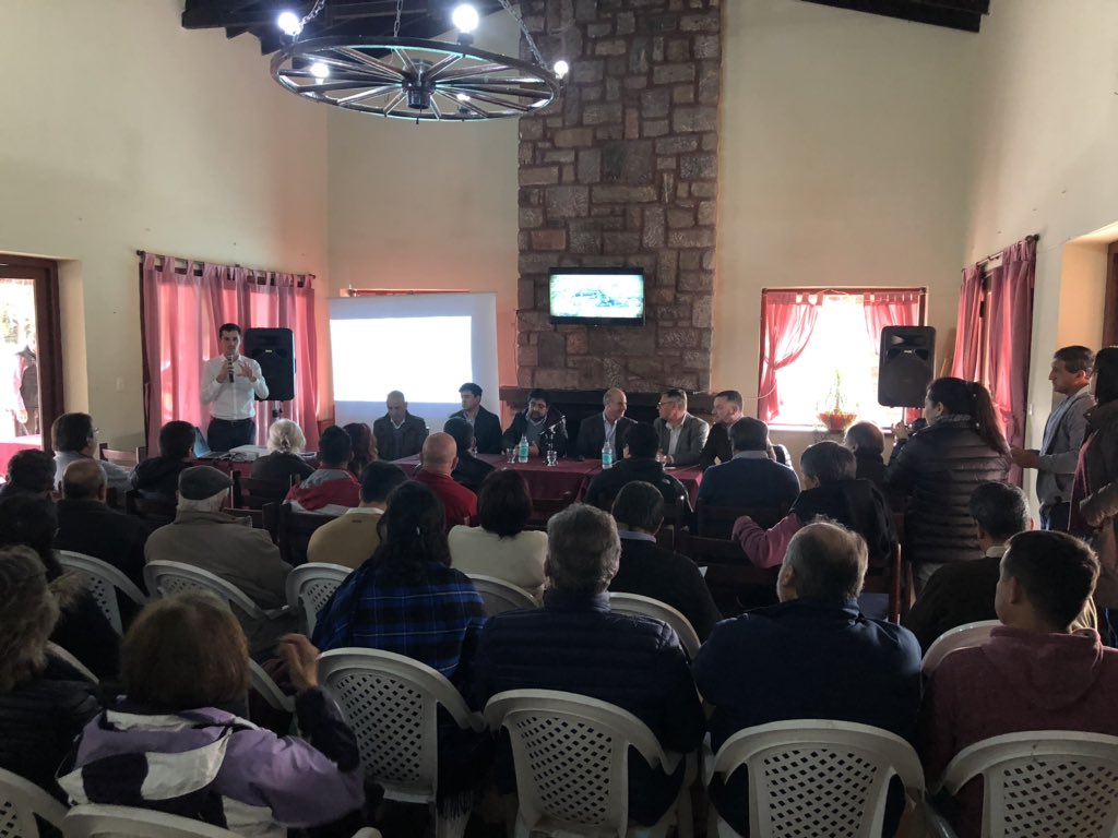 ssaf_catamarca's tweet photo. JATER Nogalero en Paclin, Capacitación de productores junto a SSecr Agric Familiar @FelipeCrespo45 Min Prod Daniel Zelarayán, Intendente Paclin Orlando Sabio, Ing J L Riedel reg Inta @AgroindustriaAR @hardiesanti @estebanjerez https://t.co/RWaejbdvfa