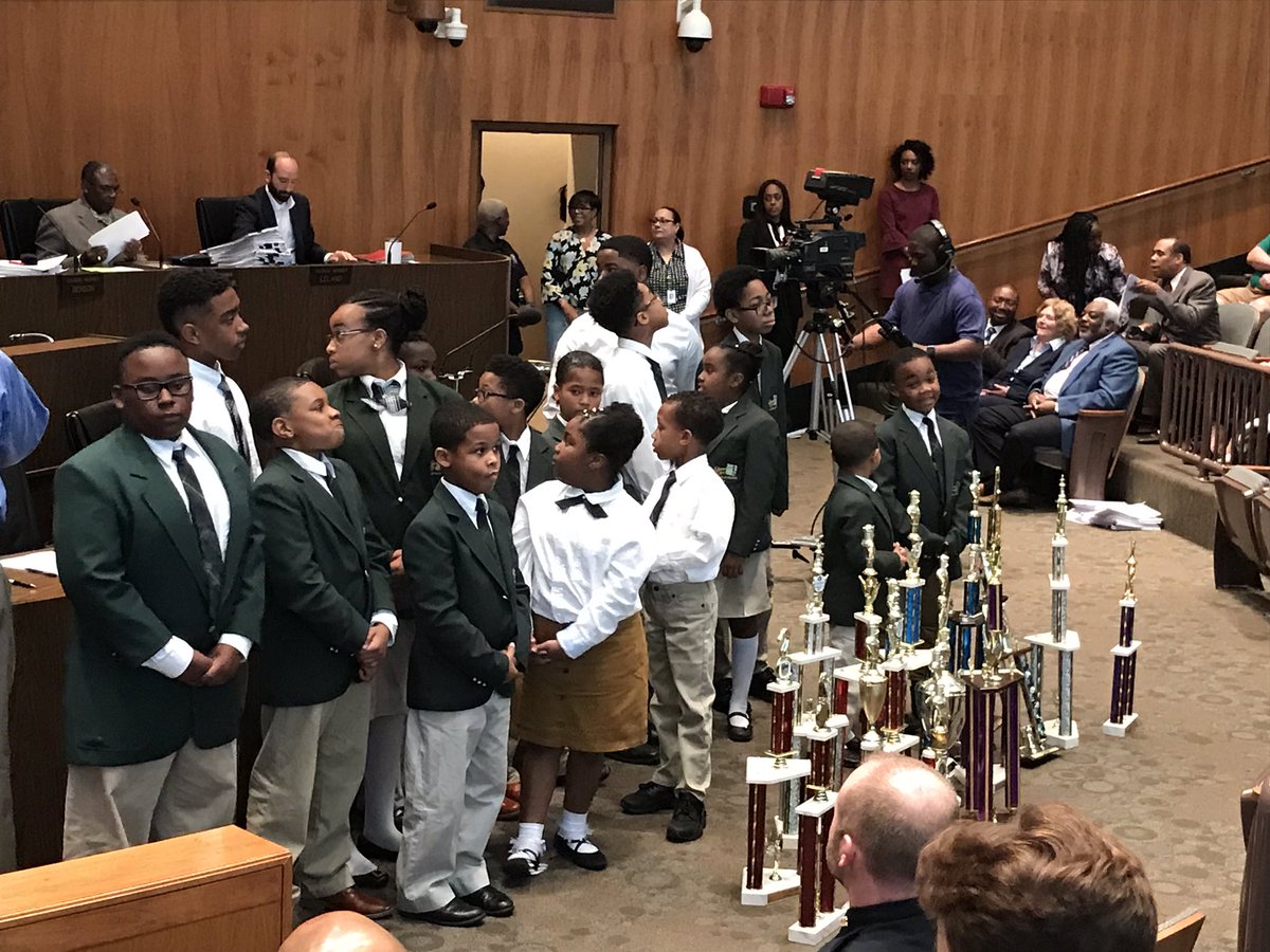 VickiethomasWWJ's tweet image. Detroit’s Cornerstone Jefferson-Douglas Academy Chess Team receive Spirit of Detroit Award form City Council...First in the city, second in the state and third in the nation.  #SeriousHardware #GreatJob @WWJ950 @Scottinthe3rd