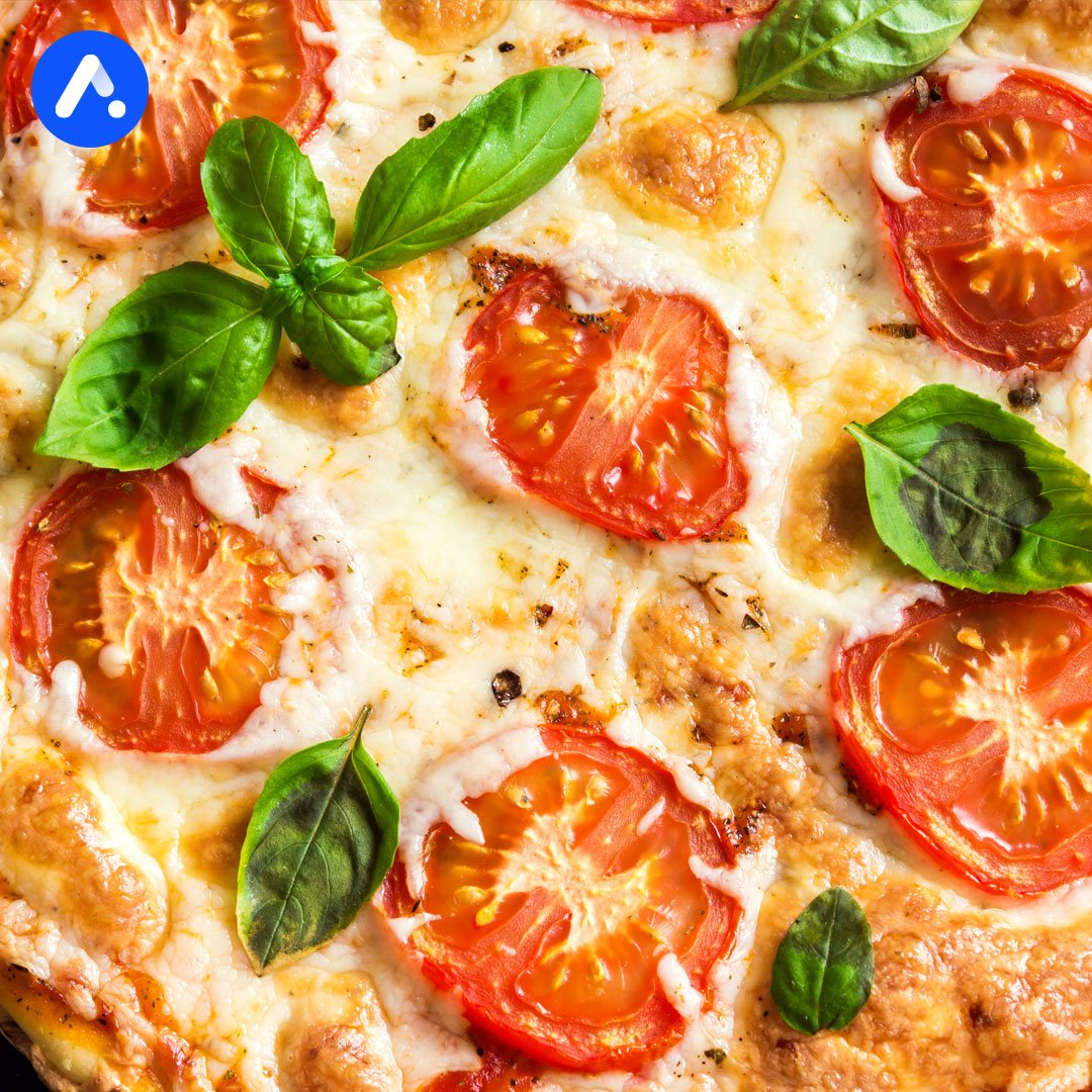 Zu Ehren von #italien|ischen Königin #Margherita kam am 11. Juni 1889 ein Teigfladen in den Nationalfarben grün-weiß-rot auf den Teller: mit #Basilikum, #Mozzarella und #Tomaten. 'Ein Bäcker in #Neapel backt eine #Pizza': 🎧 bit.ly/2WxXX7P