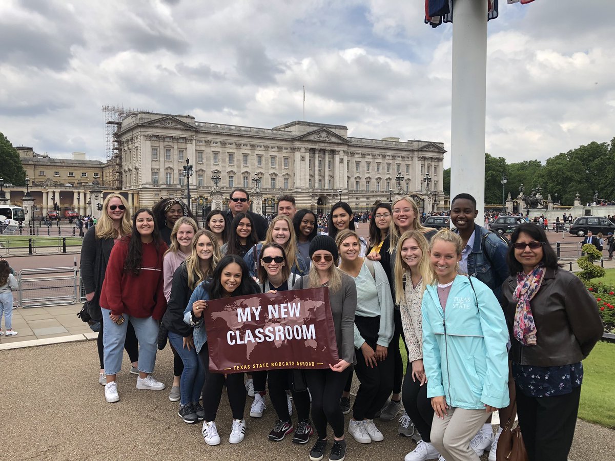 We went to see the Queen today on our way to our hotel. <a href="/SJMCStudyAbroad/">SJMC Study Abroad</a> <a href="/sjmctxst/">TXST Journalism and Mass Communication</a> #sjmctxst #txststudyabroad