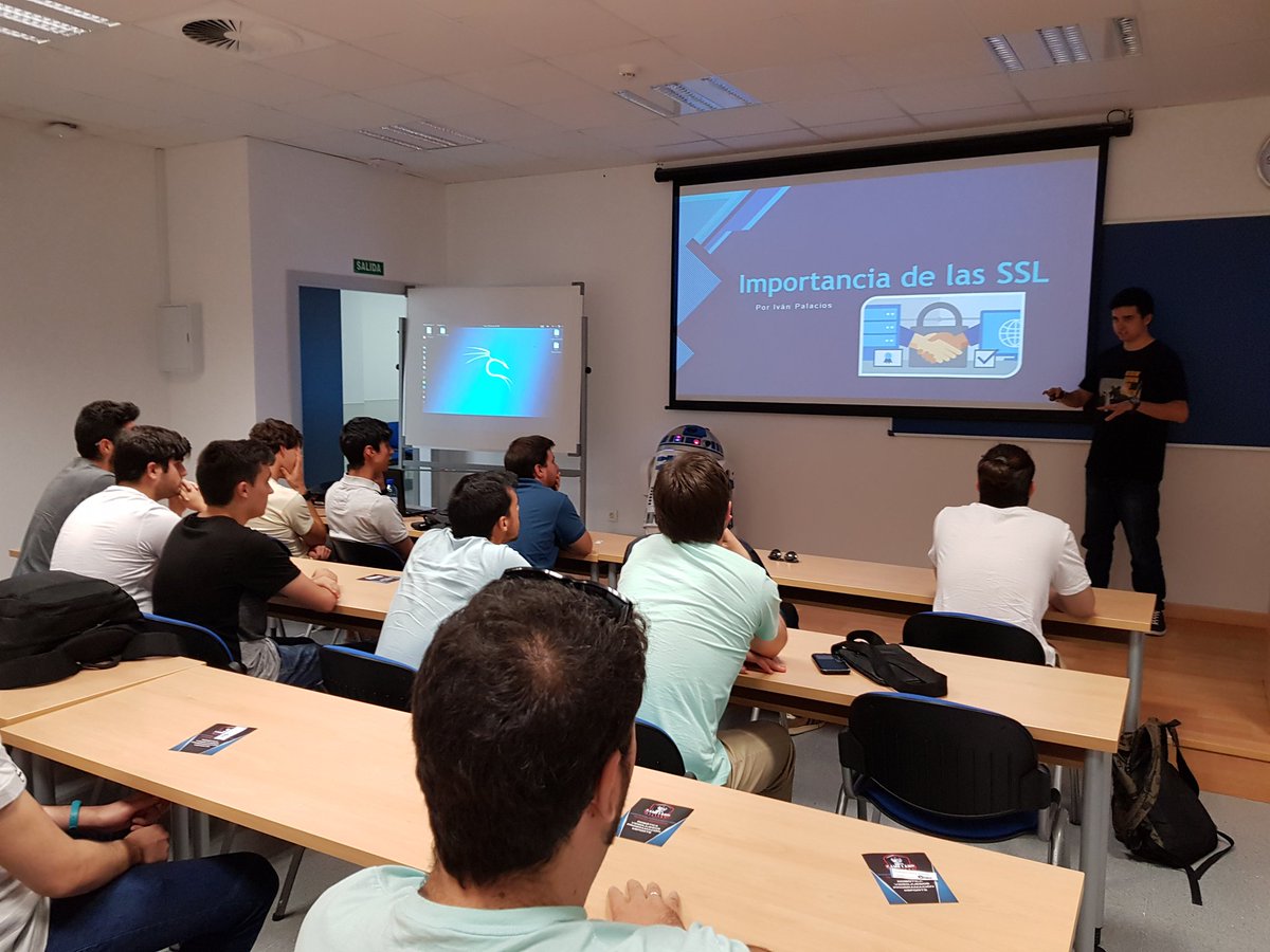 Comienza su ponencia <a href="/Drakkofire/">Drakkofire</a> sobre "La importancia de las SSL" en #bbESTR #betabeers