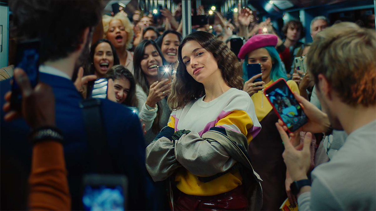 MachineMolle's tweet photo. 💦 New Ad : PERRIER - Mona Lisa

Director: Manu Cossu
Agency: Rosapark
Production: Iconoclast
Editing/Grading/CGI: Machine Molle

https://t.co/WVPD0rTm2b https://t.co/AxwJZD8rqr