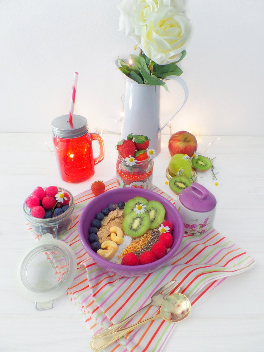 Anansies's tweet photo. El verano está a la vuelta de la esquina y tenemos que prepararnos para disfrutarlo a tope por lo que la fruta fresca, las bebidas frías y los cereales son el mejor comienzo del día y por supuesto todo a tope de color para aumentar nuestro optimismo y nuestra energy💪 #porridge https://t.co/mc5czNLLW4
