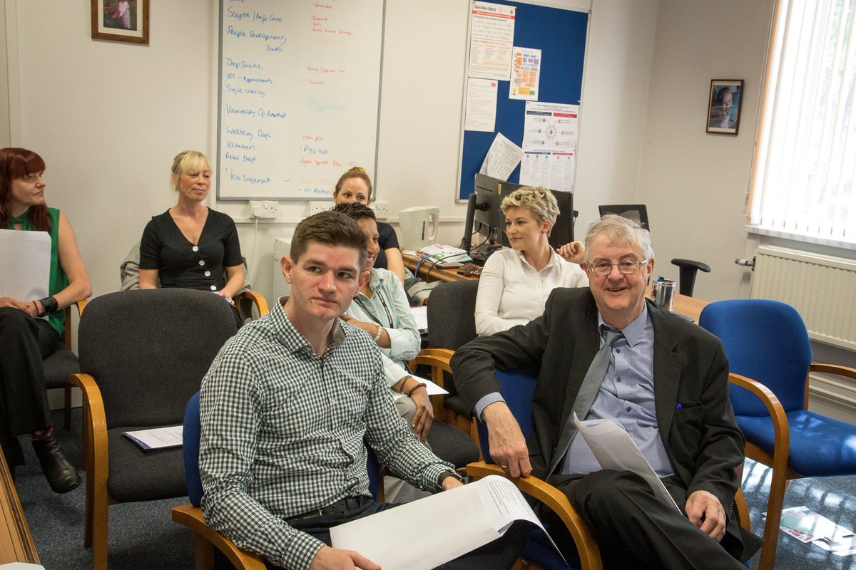 commissionersw's tweet image. Mae'n braf gweld @MarkDrakeford yn ymuno â chydweithwyr gweithredol yn @swpcardiff ddoe i siarad am waith i ddiogelu pobl hŷn yn ein cymunedau rhag troseddau #twyll a #stepenydrws