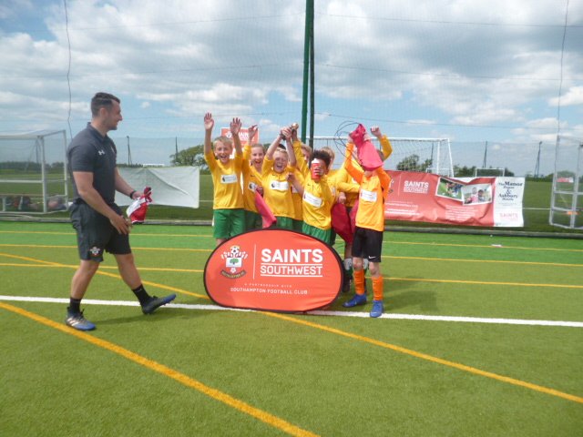 StNicholasCPS's tweet photo. Check out the year 5/6s winning a trophy in our brand new football kit, given to us by Premier League Primary Stars. Thank you for your kind donation, Premier League Primary Stars! @PLCommunities and @FootballFoundation https://t.co/ThEoZHIwtx