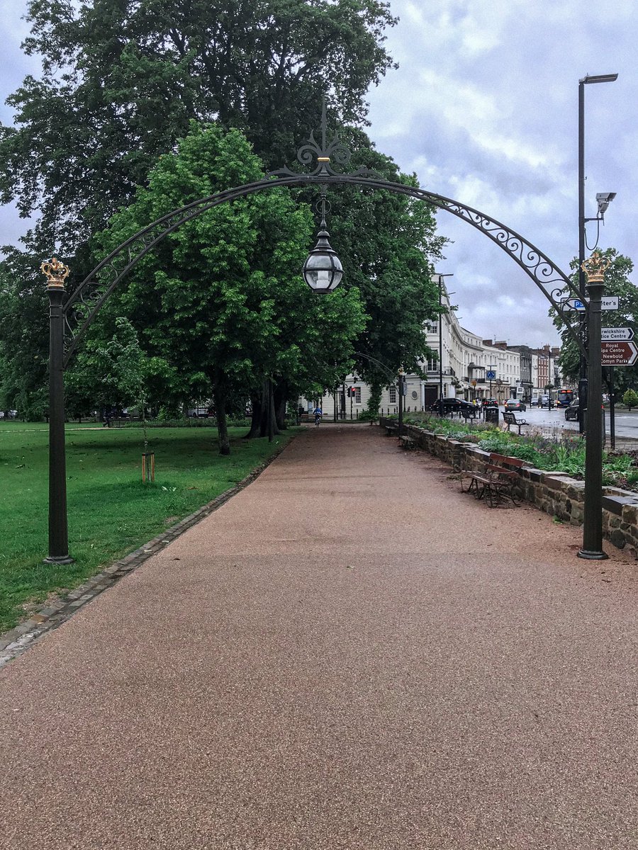 meetbythepark's tweet photo. A wet and windy walk to the office this morning! As you can see, the park and parade are touching distance away from each other.. and us!🌳 #meetingroom #selfemployed #park #bythehour #nature #wellbeing #warwickshire #professionalwomen #professionalmen https://t.co/4S70rbnlhw