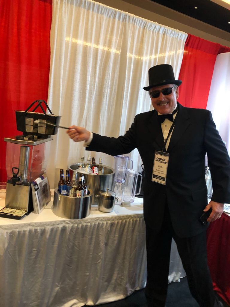 Service_Ideas's tweet photo. Last week we attended the 2019 @EdwardDonCo Expo and had a little fun showcasing our *magical* products! β¨ #EdDon #MagicalProducts #Foodservice https://t.co/bo1R8JhXRV