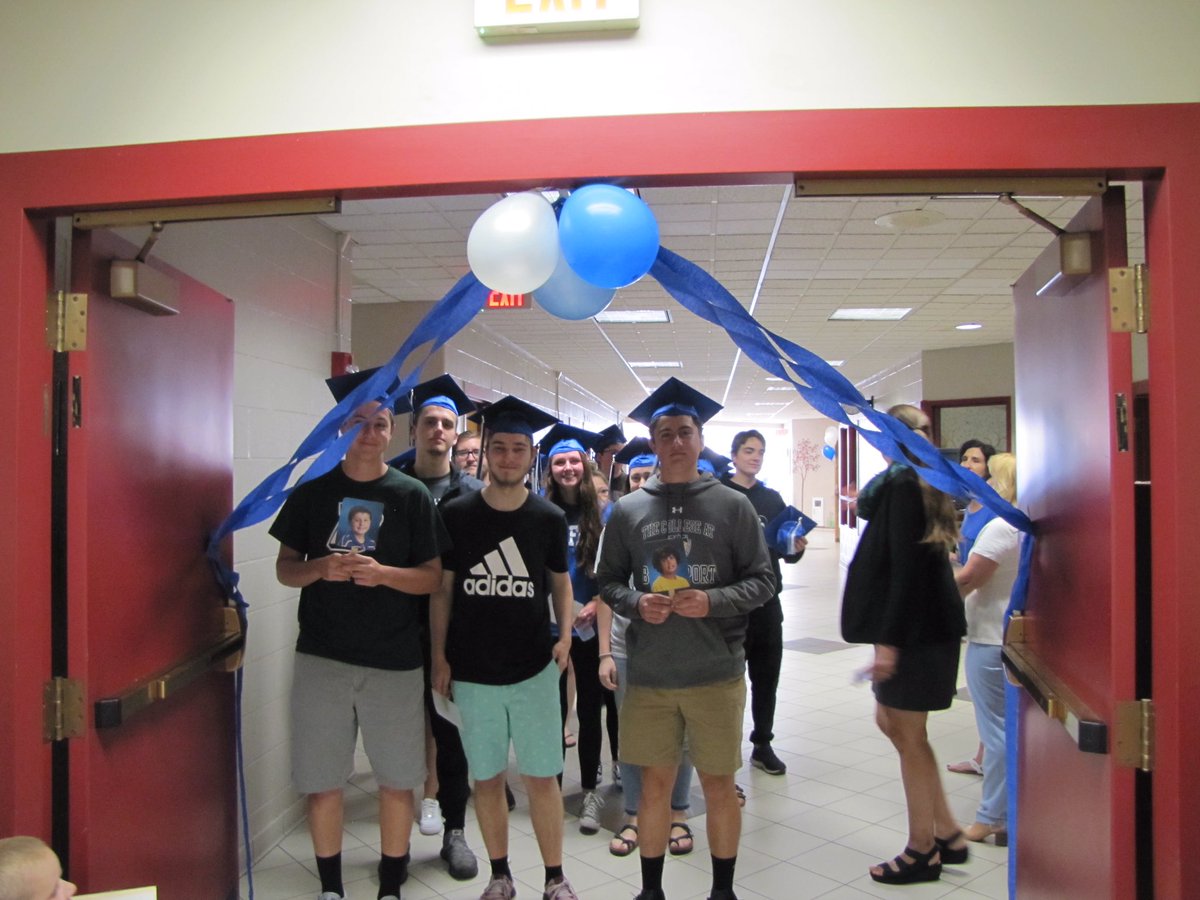 BigTreeElem's tweet photo. Congratulations Big Tree Alumni 🎓👏🎉!  #seniorwalkthrough #proudofyou https://t.co/AsbkAvQQkj