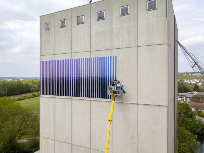 DieGuteMinute's tweet photo. #Solarfolie auf #Getreidesilo geklebt. Die #Lechwerke erproben mit dem Technologieanbieter #Heliatek die Potenziale von Solarfolie, die in großer Höhe auf #Beton angebracht ist. Solarfolien könnte PV-Installationsprobleme bei der Statik umschiffen.
https://t.co/6ysLO89zuH https://t.co/quNz1IPfRV