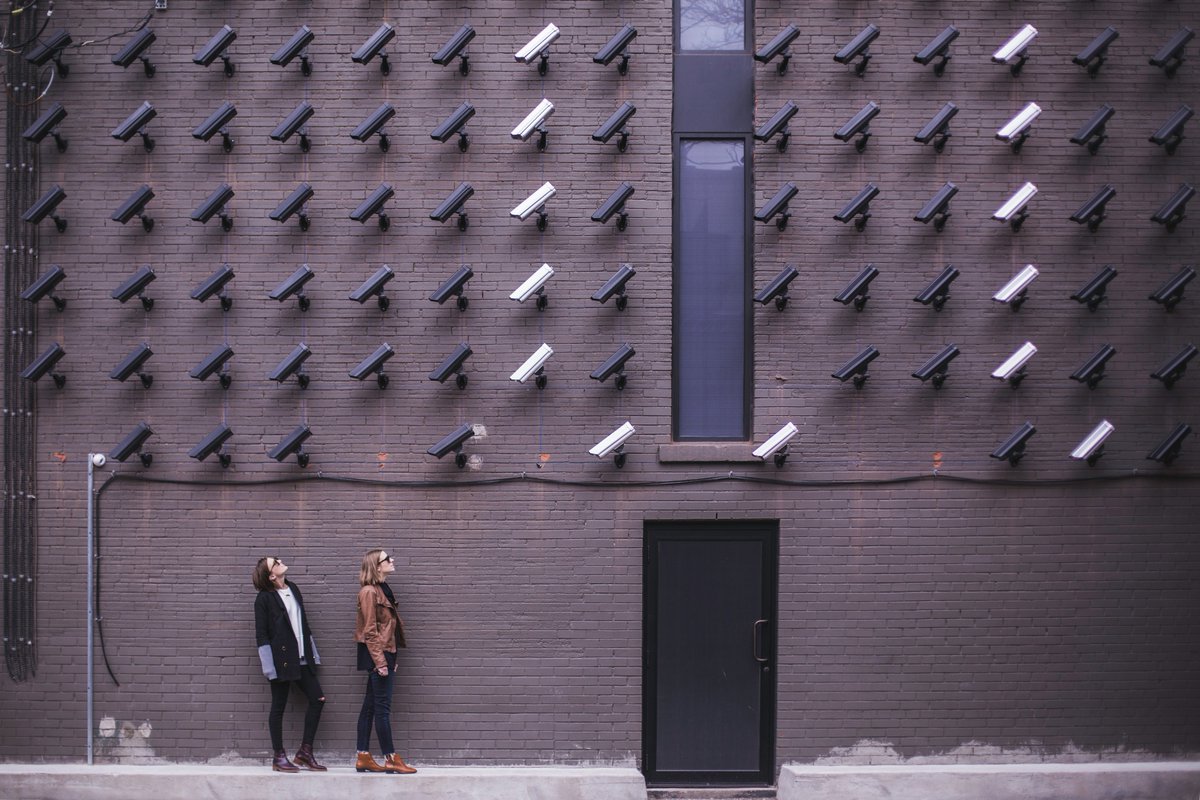 anaalvarezroca's tweet photo. 👉👉En la semana de los #placemakers y el espacio público, desde #BEDLaMarina nos preguntamos 🤔🤔¿a quién pertenece #internet ? 🕵️‍♀️🔜#Alfabetizaciondigitalcritica con @ondula y @BSalvatges (Foto: Mathew Henry)🤩¿Te lo vas a perder? https://t.co/4IWkL3b4Ta