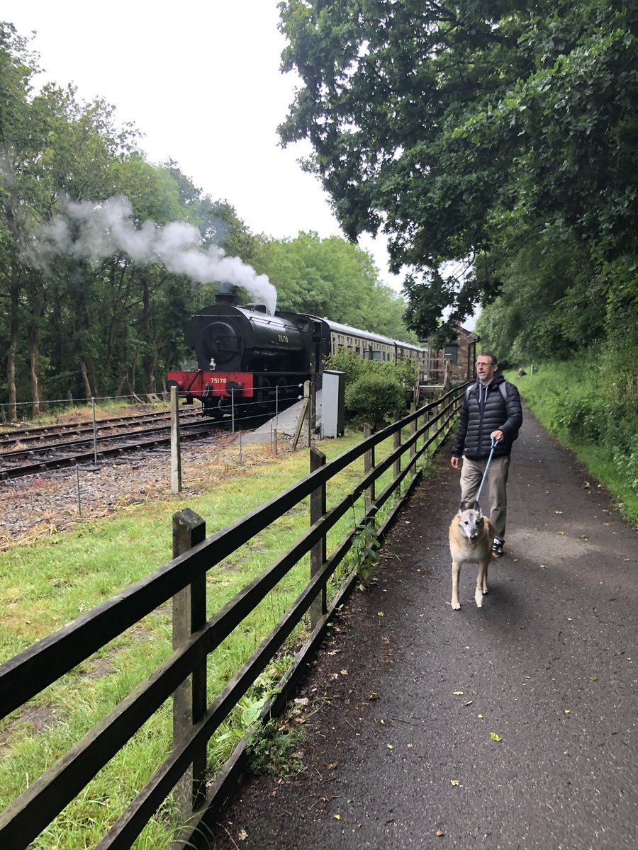 budstheborder's tweet photo. Bodmin steam railway today so busy we got to go in da 1st class bit 😂 https://t.co/DPYEfknr1r
