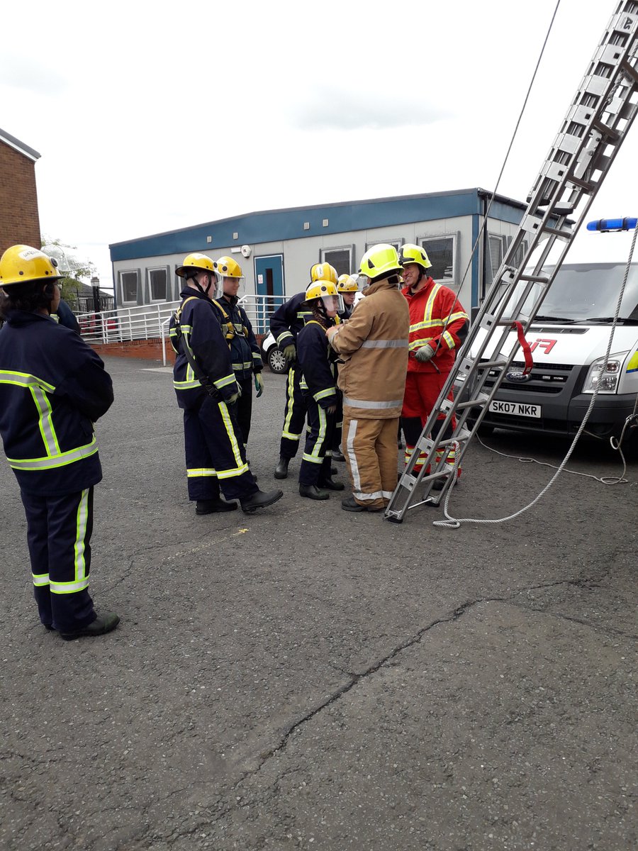 scotfire_Edin's tweet photo. Day 2 of #FireSkills and putting the students from @curriechs through their paces with some ladder drills. #sfrs #comunitysafety https://t.co/VXURmC1K03