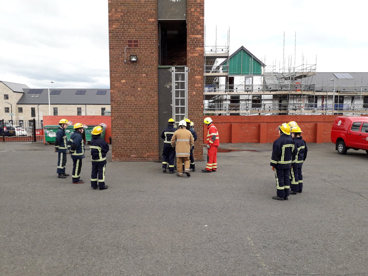 scotfire_Edin's tweet photo. Day 2 of #FireSkills and putting the students from @curriechs through their paces with some ladder drills. #sfrs #comunitysafety https://t.co/VXURmC1K03