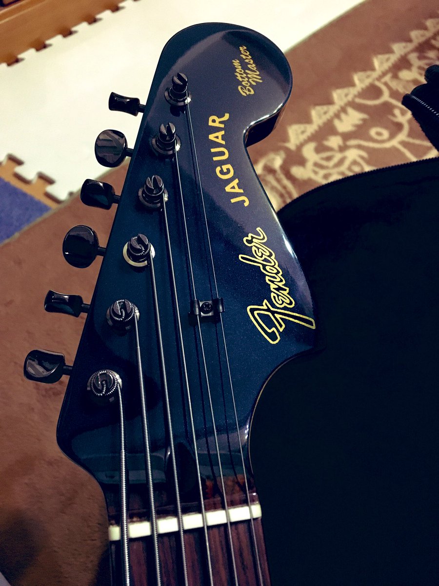 a_kcazi's tweet photo. 宝の持ち腐れ？
売るか使うか…

#Fender #JAGUAR #BottomMaster https://t.co/gfHL3Nkb3E