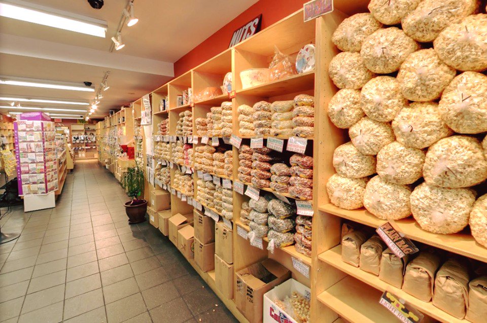 Stock Dad's pantry with his favorite snacks this Father's Day! We have nuts, popcorn, snack mixes, candy, and more: nutstoyou.com 
🥨🥜🍿🍫

#happyfathersday #fathersdaygift #nutstoyou #familybusiness #snacks #visitphilly