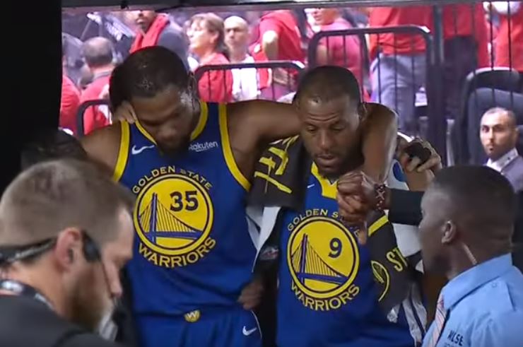 Curry on why he & Iguodala walked to the locker room with Kevin Durant after KD got hurt last night: “Everybody gets so wrapped up in chasing championships & the greatness that you see on the floor, but life is more important in terms of caring about an individual.” #HeGetsIt