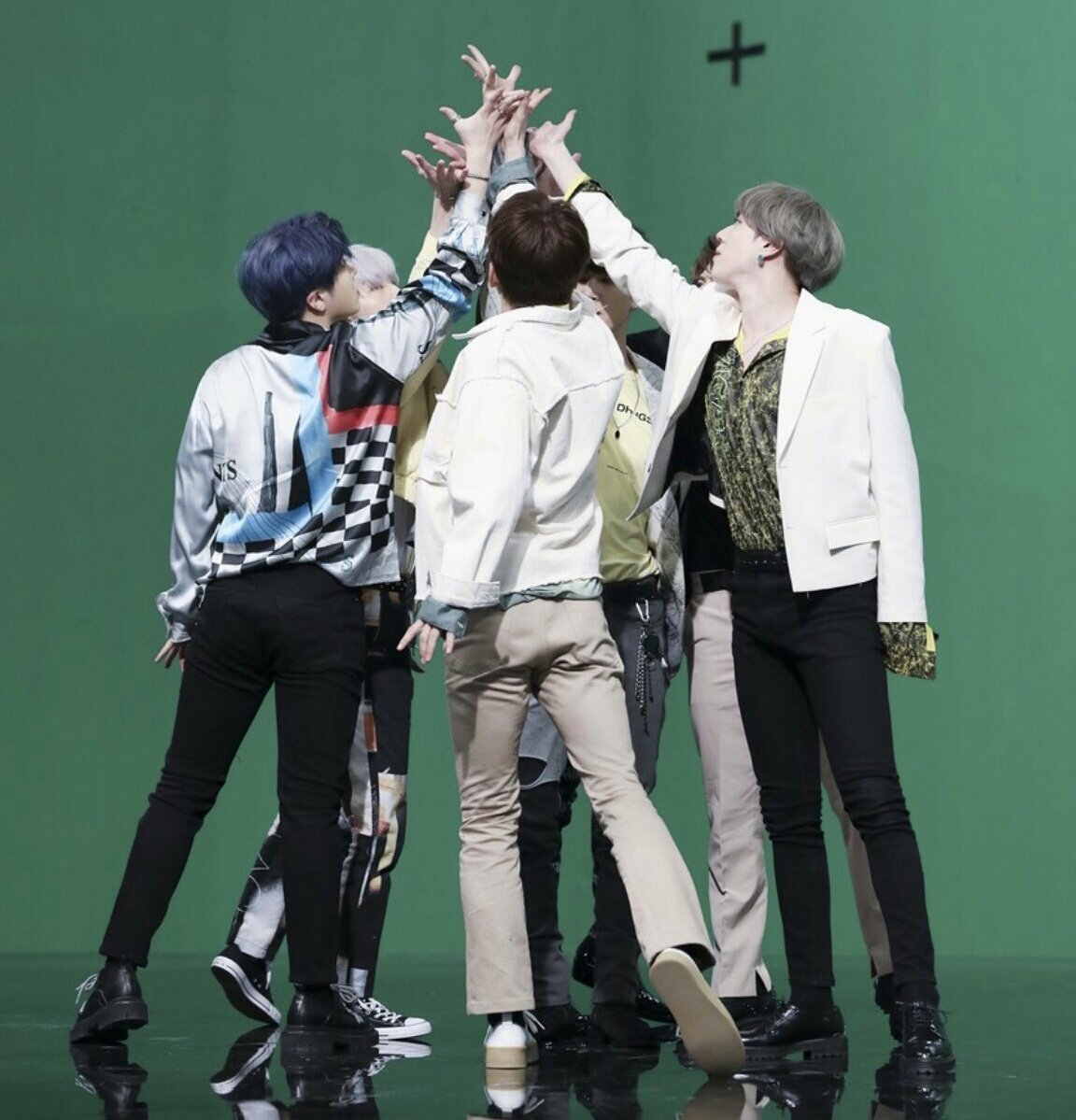 defjbeoms_'s tweet photo. I dont believe that kpop prediction acc. but when she said that we should stay by our boys side, i think she was talking about what is happening right now is jype, becoz they keep messing with us. The boys really needs us right now, we need to stay by their side and protect them. https://t.co/407VCYa8lD