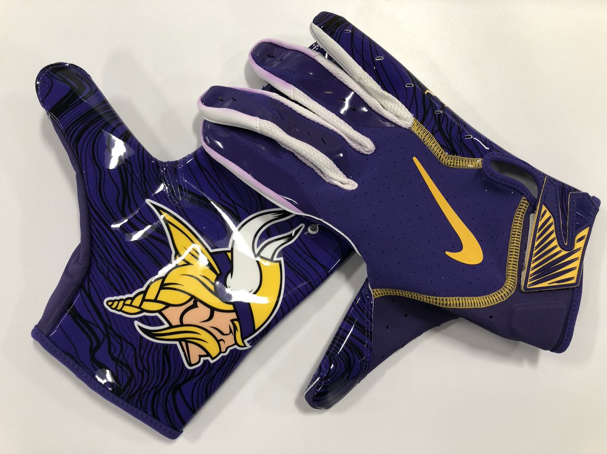 ViktorTheViking's tweet image. RT and Follow for a pair of game-worn gloves. #skol