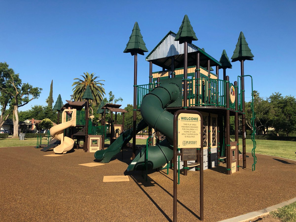 MercedCityHall's tweet photo. There were only a few kids out at 7:30 am today, but there will be lots more at 10 am for the grand opening/rededication of the Applegate Park play structure. Watch it on Facebook Life at City of Merced CA. #merced #applegatepark #recreation #fun #parksandrec #parks #summerfun https://t.co/VO5aFdG6Q4
