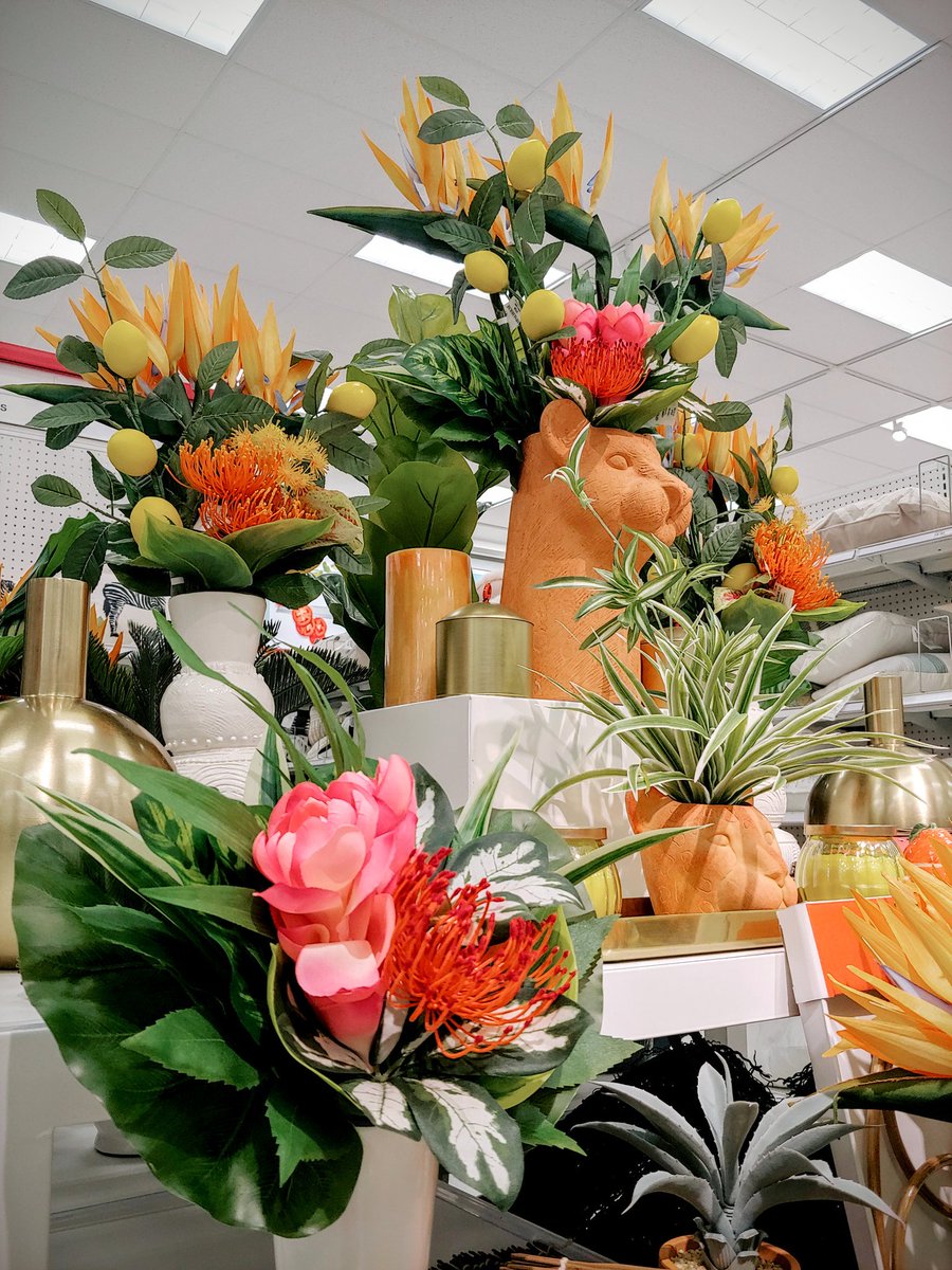 VM_T3306's tweet image. Spending some MUCH needed time in home today! #Opalhouse #Threshold #homedecor #target #Targetvisualmerchandiser #visualmerchandising #VM #VML #VMTL #T3306 @TargetVt