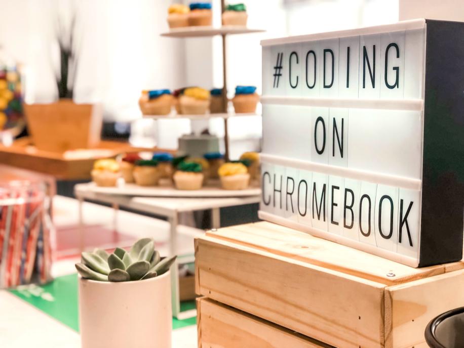 TheCobblestoneC's tweet photo. Want to learn more about #Chromebooks?  Come join us &amp; @laurenhowe77 at @StaplesCanada Saturday (June 15th) for a #coding workshop - RSVP here: https://t.co/I5VIDXNVxo  #CodingOnChromebook #CSFirst #GSuiteEDU #EdTechTeam #yrdsb #tdsb #peel21st 📸 @TeacherMomOfTwo https://t.co/19BK4DugiB