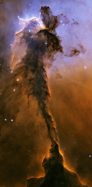 SoyIvanGo's tweet image. 🛰️ Esta ondulante torre de gas y polvo se eleva desde el vivero estelar llamado: #EagleNebula, tiene una altura de 9.5 años luz, aproximadamente 57 billones de millas, algo así como el doble de la distancia de nuestro sol a la estrella más cercana.

Foto: #HubbleCam