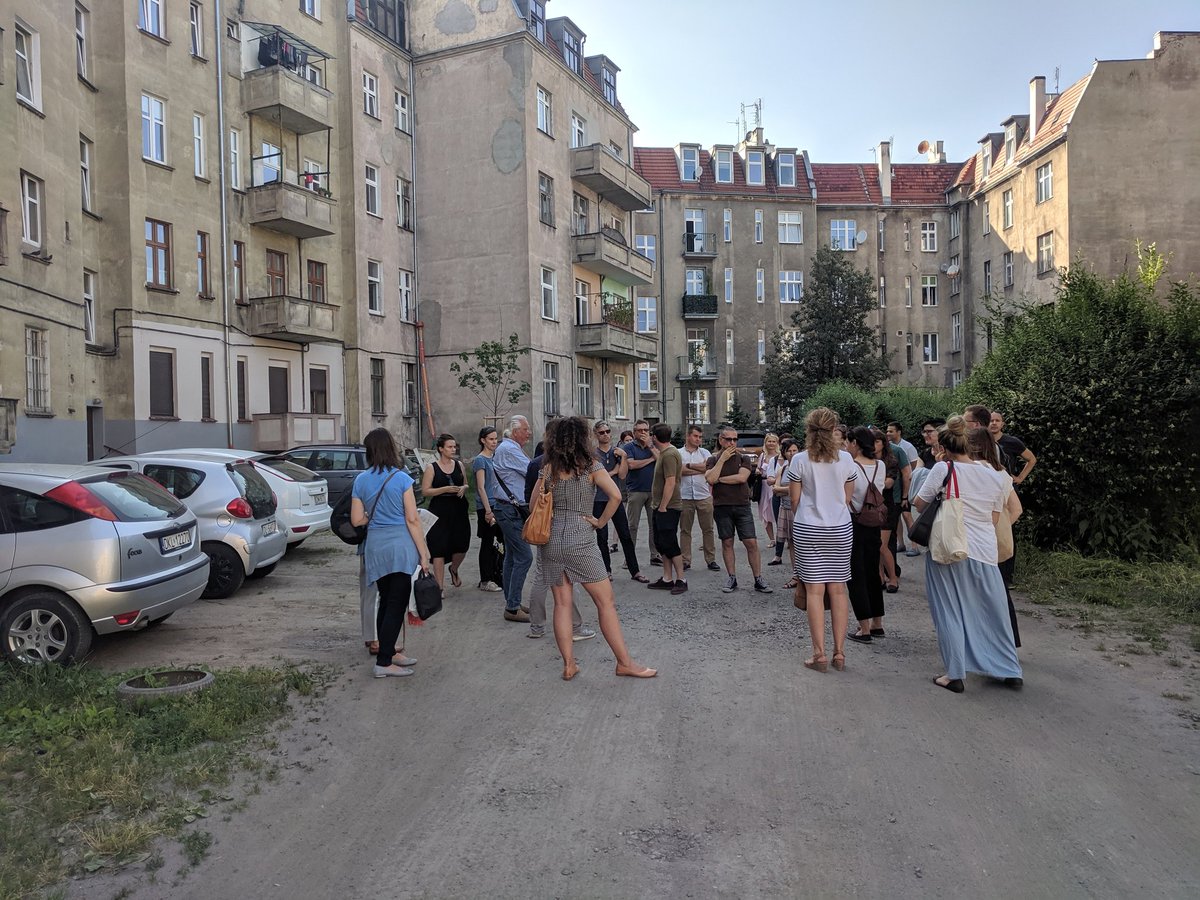 paistransversal's tweet photo. Hoy comienza la asamblea general del proyecto europeo @GrowGreenCities en #Breslavia. Empezamos con una interesante visita de campo al proyecto en marcha en el distrito de #Olbin #H2020 #NBS #naturalizacion https://t.co/TrXvL33qxl https://t.co/A8Ns8vwToB