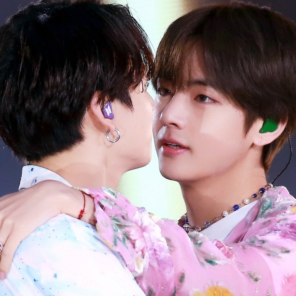 Тэхен ревнует. Вигуки БТС. BTS Vkook. БТС taekook. Taekook Vkook.