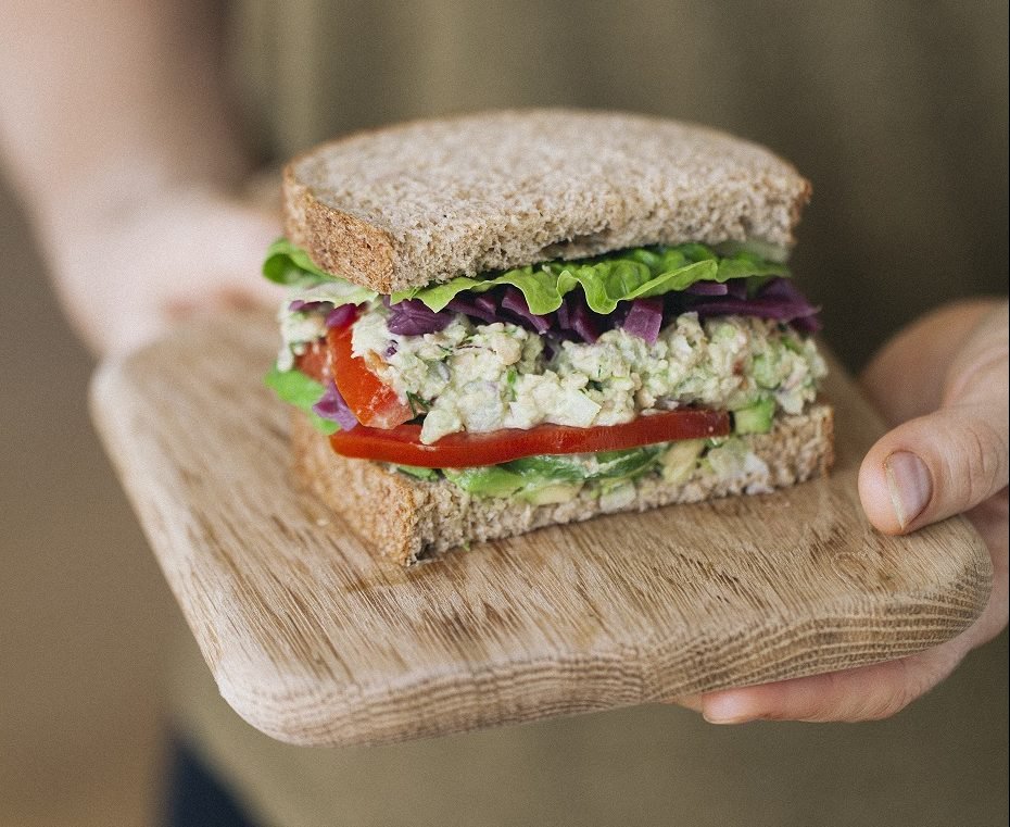 veganuary's tweet image. Have you made Chickpea Tuna before? 🌱 It is delicious in sandwiches as well as with a salad or in a jacket potato! 😋 Here's the RECIPE so you can try it for yourself - veganuary.com/recipes/chickp…  #VeganRecipes #FishFree #FishAreFriendsToo