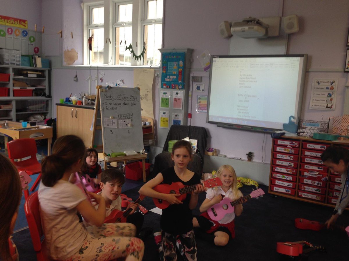 LadybankPS's tweet photo. Ukulele club are learning Budapest by George Ezra! #happystrumming https://t.co/tCZ4dBM76U