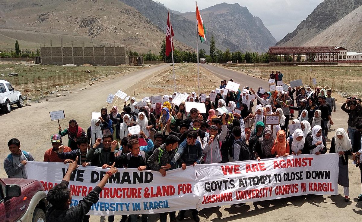 ESekender's tweet photo. Westrongly oppose Govt decision to closedown SatelliteCampusKargil, UniversityofKashmir inthe nameof ClusterUniversity 
#savekargilcampus
@JamyangTNamgyal
@kanhaiyakumar 
@shahfaesal 
@Shehla_Rashid 
@HardikPatel_ 
@sajjadkargili
@radionews_kargi 
@UmarKhalidJNU
@EbadieMohammad https://t.co/bWM3LevEhh