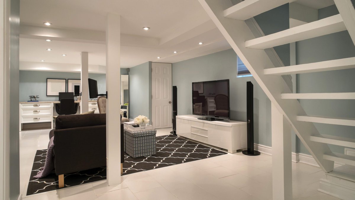 RenoSelectCA's tweet photo. Transitional basement renovation featuring this sleek custom staircase and dropped ceiling
#renoselect #basement #basementdesign #transitional #basementremodel #interiordesign https://t.co/RwOec5uPoe