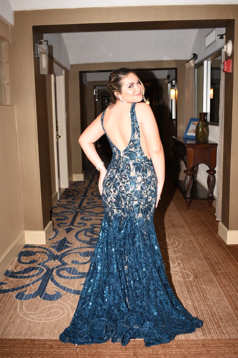 karlaadrovet's tweet photo. Prom night✨ Definitivamente fue la mejor noche de mi vida. #Phoenix2019 https://t.co/Np6OTN7ydY