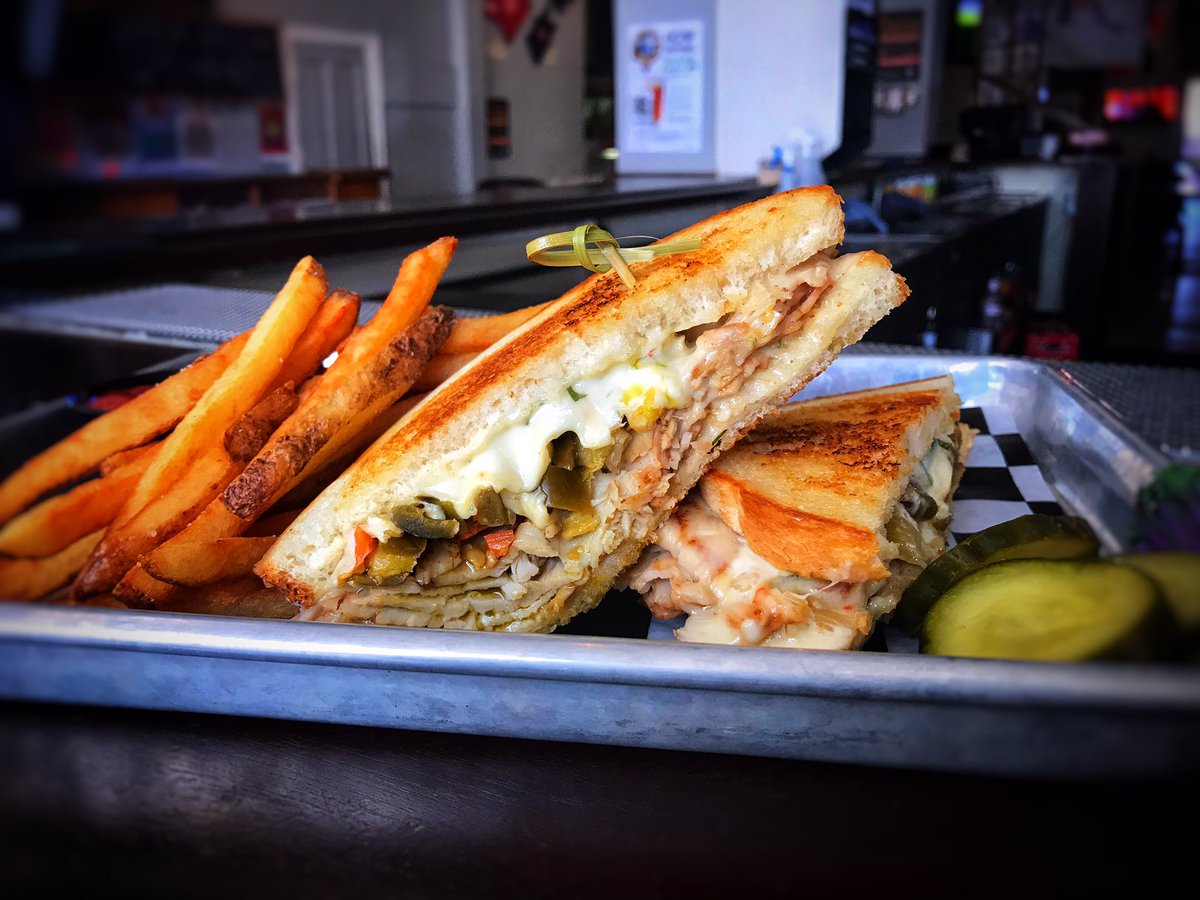 chefmikg's tweet photo. Today’s special is the Italian Turkey Melt. Sliced turkey topped with giardiniera and pepper jack on grilled sourdough with herb mayo. Served with chips but why not upgrade to our hand cut fries?!
#alarysbar #filthygood #foodislove #14Spice #mystpaul #instagood #followme https://t.co/XWD2FlUh58