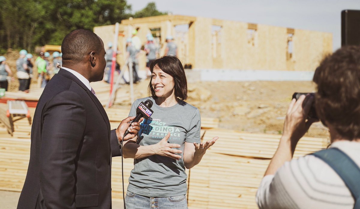 kristinalm's tweet photo. @ThisJustinTv Thanks for visiting @Habitat_org and @RealPaigeDavis with @DiscoveryIncTV at our #DiscoveryImpact build in #Nashville today! https://t.co/QyIvezgHUF