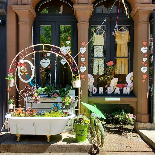 MyPGWCommunity's tweet photo. Need a change in scenery? Check out this greenery! We love this garden on one of our #BeautifulBlocks. 📷: @AmandaJadexx #Philly #OldCity @OldCityDistrict https://t.co/DrdOSnRSXv