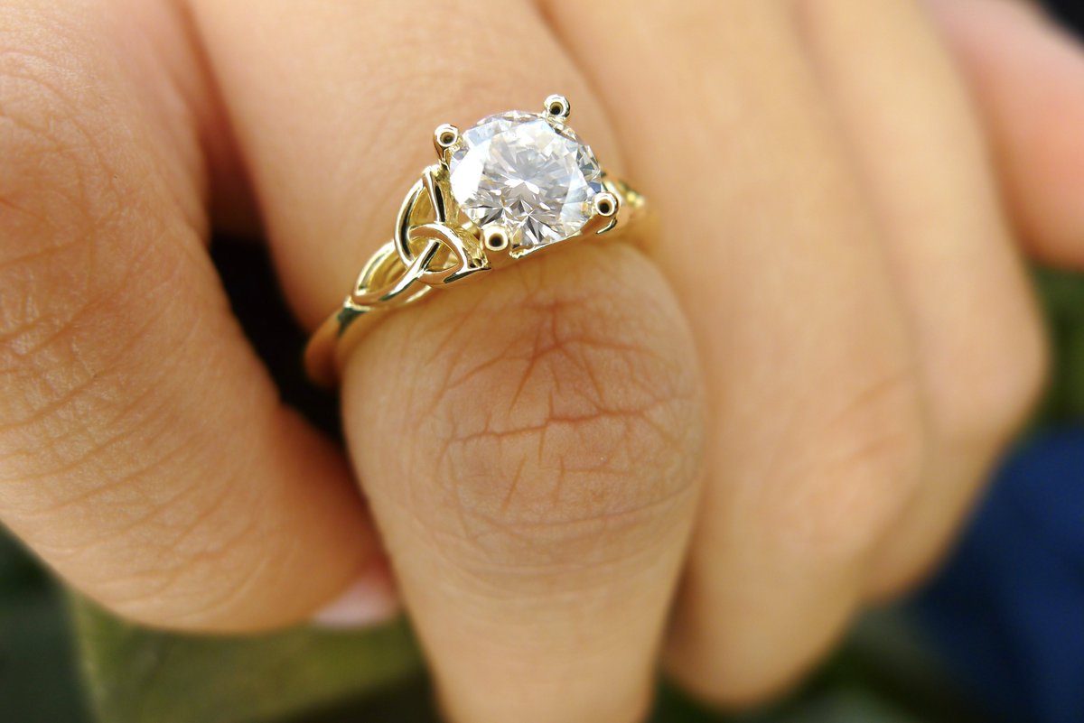 AidiMac's tweet image. Crafted in Ireland to last long after I'm gone. Wrought to be an heirloom. #Irishjewellery