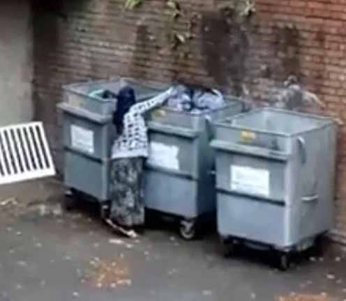 StourbridgeNews's tweet image. Lye resident hits out over bin raiders. Watch video and read the full story here: bit.ly/2XMBqoQ #binproblems #lye #binrummaging #rubbish